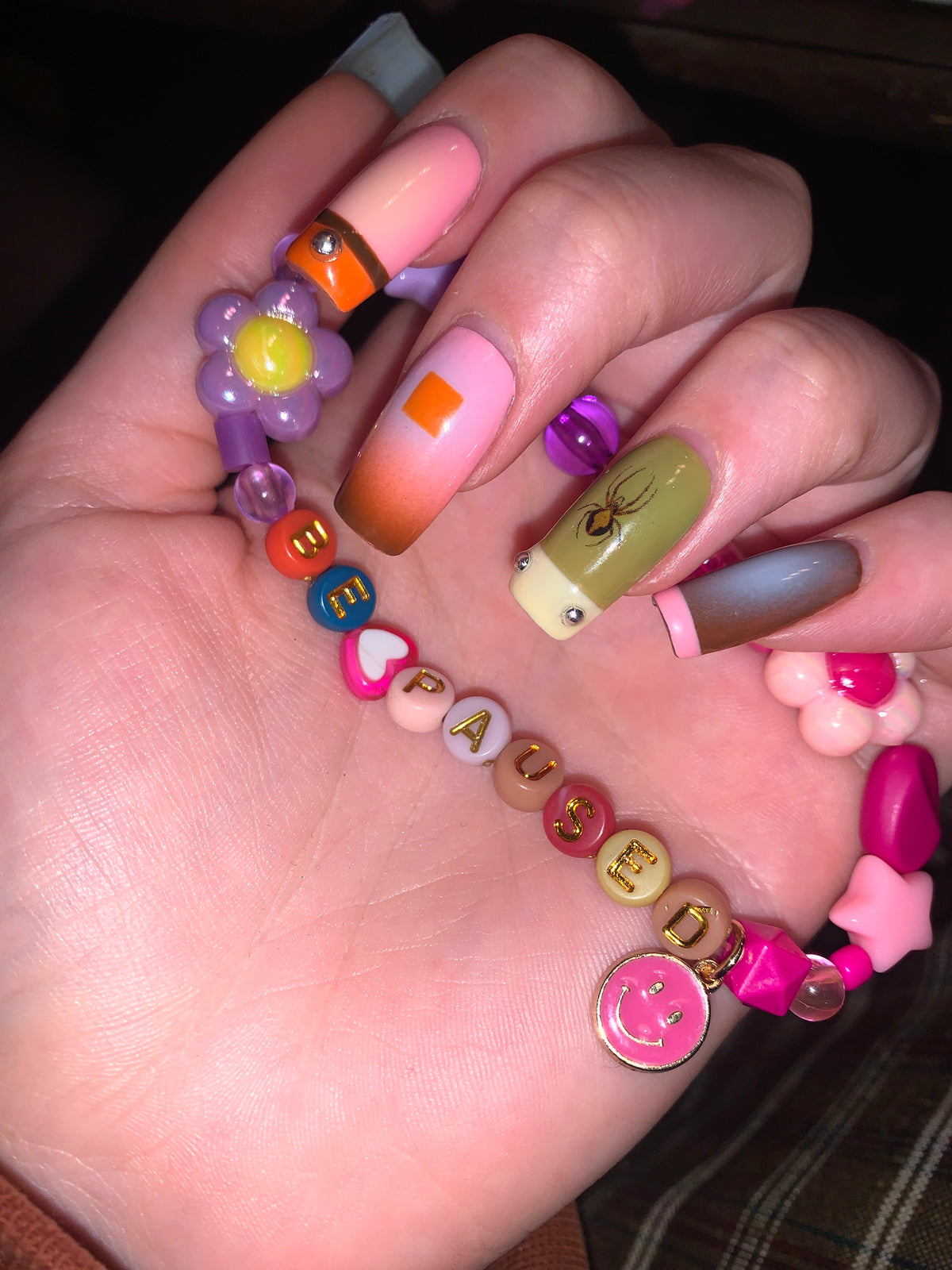 Things we want to gift: bracelet-making as generosity