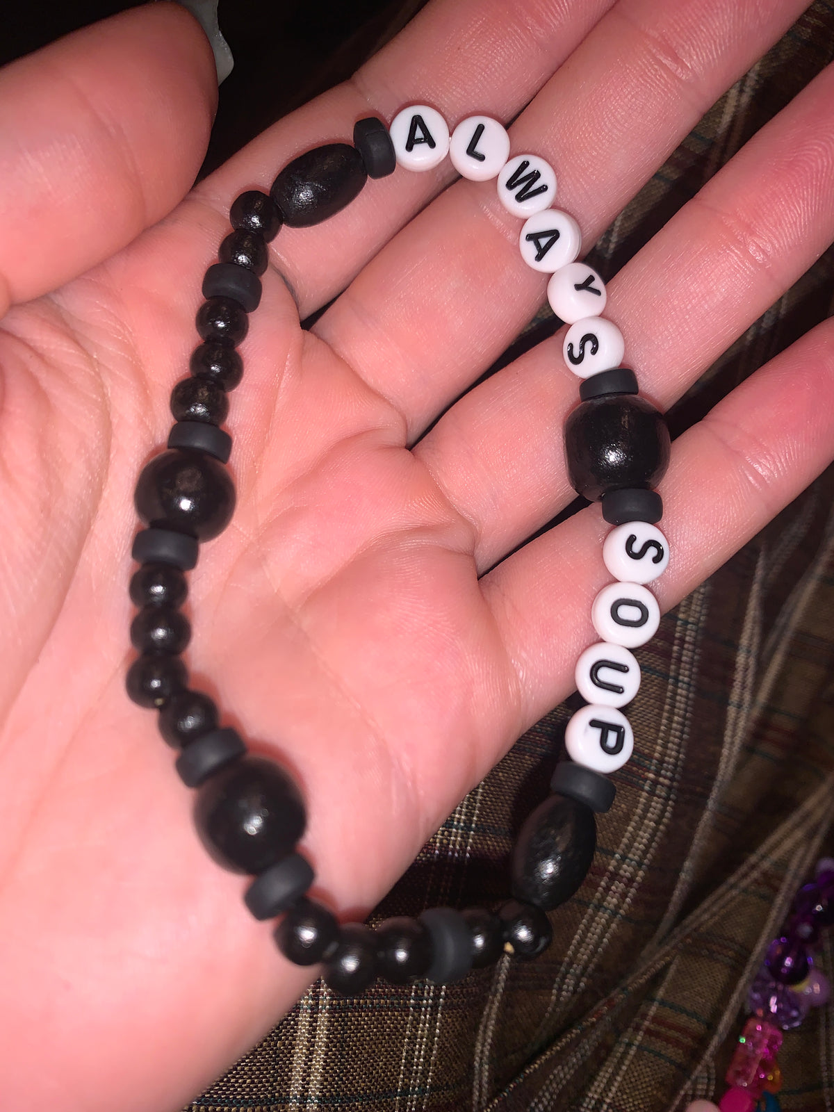 Things we want to gift: bracelet-making as generosity