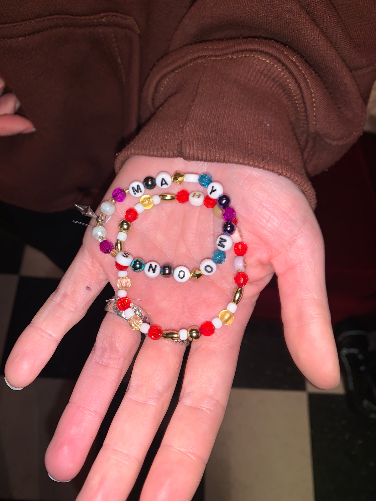 Things we want to gift: bracelet-making as generosity